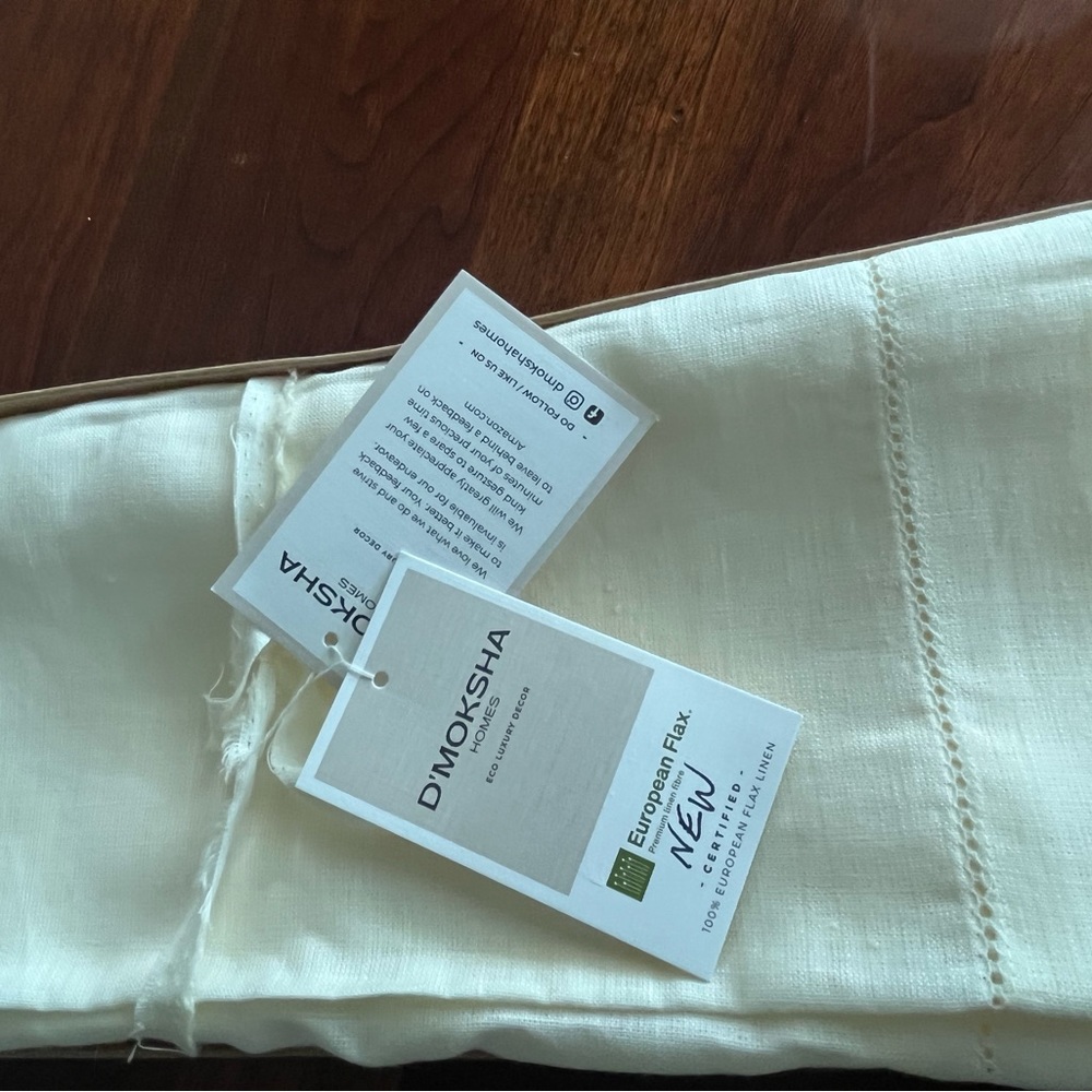 D’Moksha European Flax Tablerunner